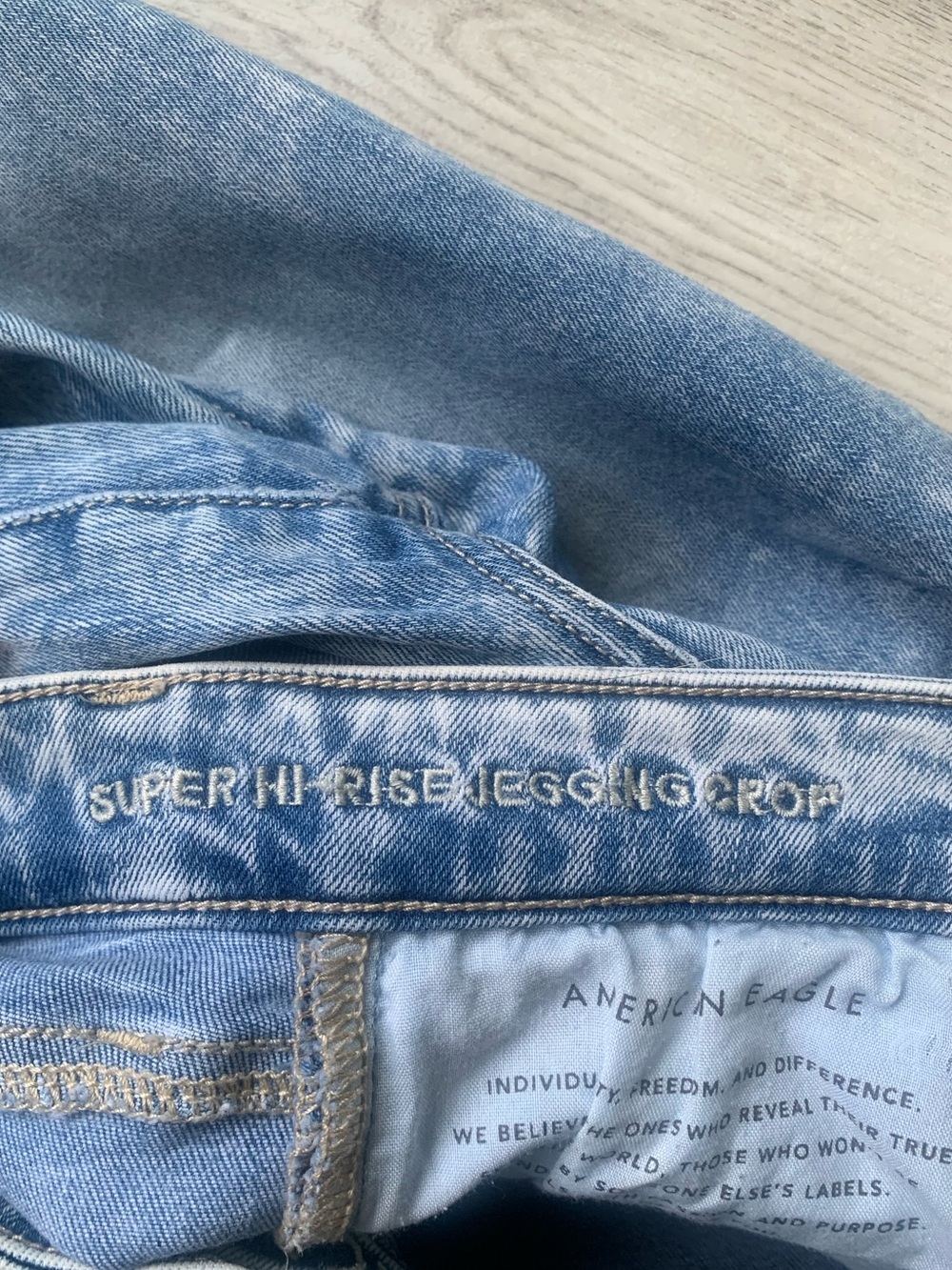 American Eagle SUPER HI RISE JEGGING CROP NEXT LEVEL STRETCH Blue Distressed - Picture 11 of 11